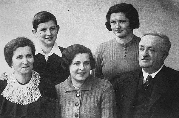Mathilde, Jakob, Betty, Fanny und Siegmund Hochmann, 1938. Foto: Aktives Museum Südwestfalen.