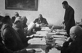 Der beratende Ausschuss in Münster, in der Mitte Bernhard Salzmann, um 1950. Foto: LWL 
