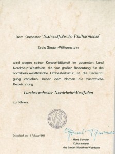 Die Urkunde befindet sich nicht im Zimelienschrank des Kreisarchivs, sondern im Bestand "Philharmonie Südwestfalen" - in einem unscheinbaren Ordner zur Erlangung der Landeszuschüsse.