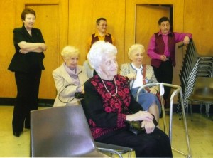 Käthe Stern an ihrem 100. Geburtstag in der Synagogengemeinde von Harrow in London.
