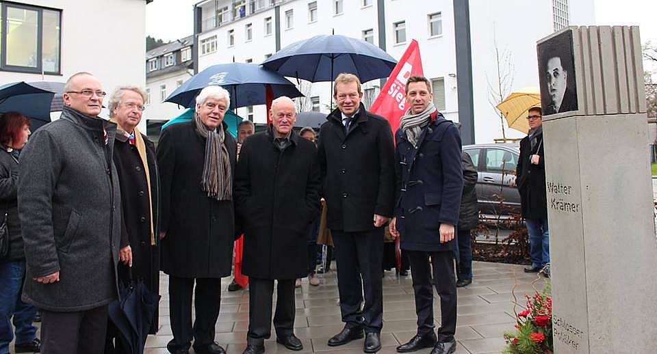 v.l.n.r.: Betram Müller (Kreisklinikum Siegen), Prof. Dr. Christian Brockhaus (Jury-Vorsitzender), Paul Breuer (Landrat a. D.), Erwin Wortelkamp (Künstler), Steffen Mues (Bürgermeister Stadt Siegen), Andreas Müller (Landrat Kreis Siegen-Wittgenstein)Foto: Pressestelle Kreis Siegen-Wittgenstein