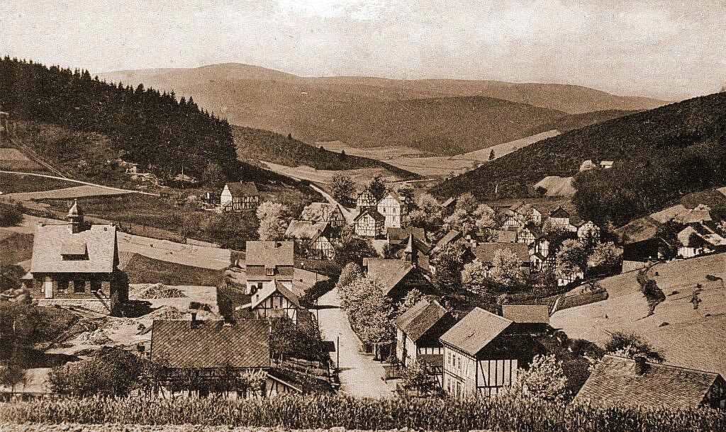 Ansichtskarte von Obersdorf (ca. 1925), Blick vom Marienhain Richtung Eisern (Repro  Gerhard  W. Göbel)