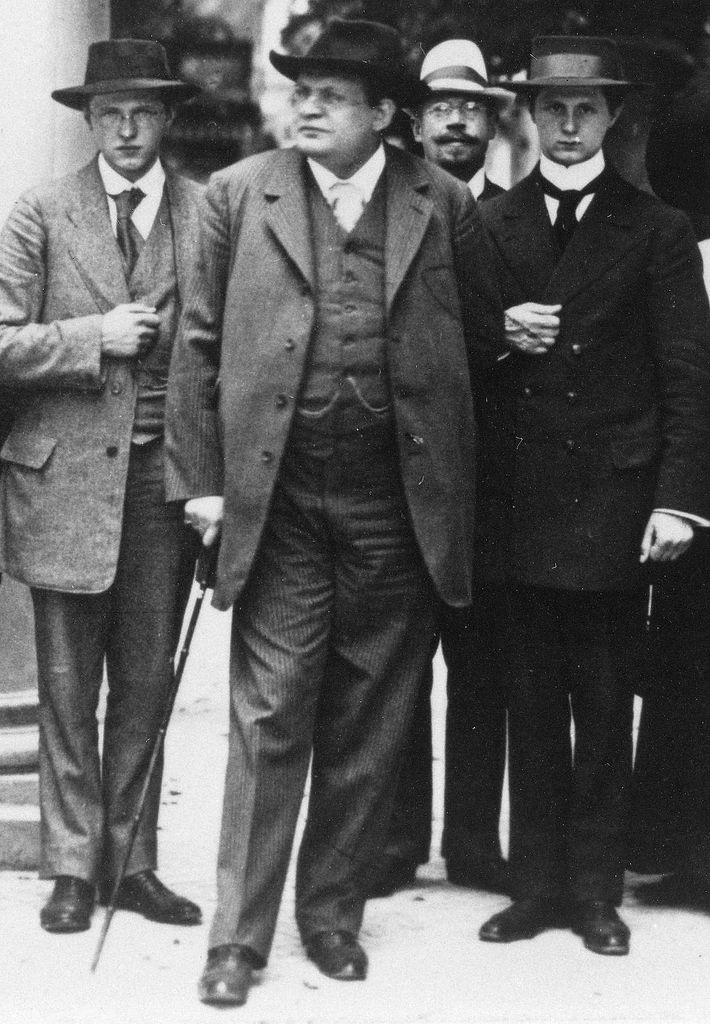 Adolf Busch, Max Reger und Fritz Busch auf einer Aufnahme von 1912. (Vorlage: Almut Ochsmann M.A., Karlsruhe)