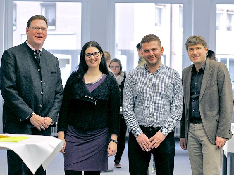 Prof. Dr. Paul Harris (v.l.), Dr. Tanja Bernsau, Isber Sabrine und Dr. Uwe Hunger. Foto: Daniel Helmes 