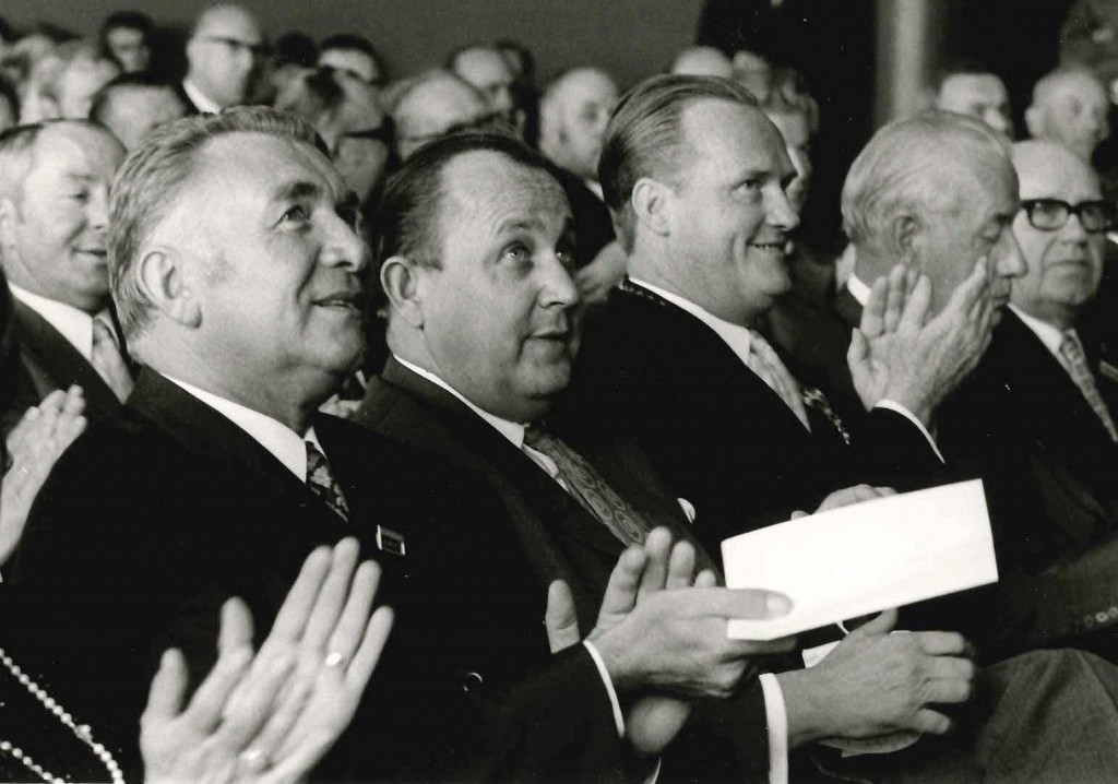 Landrat Hermann Schmidt, Hans Dietrich Genscher, Oberbürgermeister Karl Althaus, NN, Foto F. an Haack, Quelle: Kreisarchiv Siegen-Wittgenstein, Fotosammlung