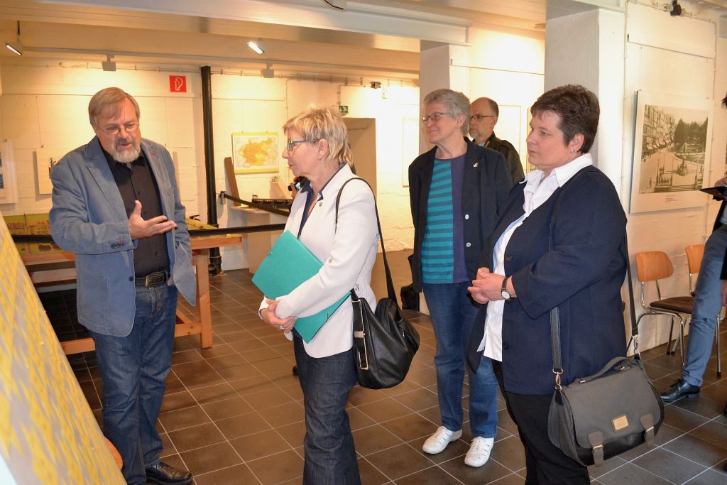 Museumsleiter Klaus Dietermann, Landtagspräsidentin Carina Gödecke, Vorstandsmitglied Traute Fries und Tanja Wagener (MdL/SPD)  [v.l.n.r.]