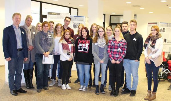 Insgesamt 16 Schüler und Auszubildende aus ganz Siegen-Wittgenstein folgten der Einladung des Volksbundes Deutsche Kriegsgräberfürsorge und nahmen am Studientag im Kreishaus teil.